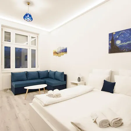 Apartment Standard By Hi5- Jankalak Budapest